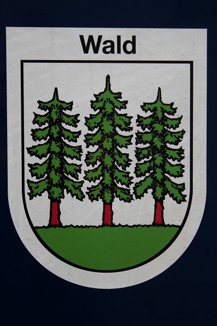 Gemeindewappen - Wappen der Gemeinde Wald an der SBB Lokomotive Re 450 031 - 0 mit Taufname Wald mit ZVV - Zürcher S-Bahn Doppelstockzug