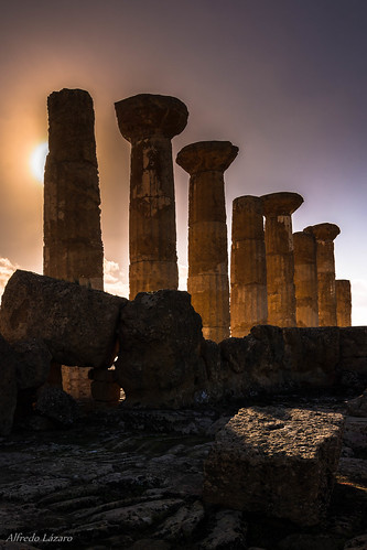 agrigento columnas contraluz italia sicilia valledelostemplos