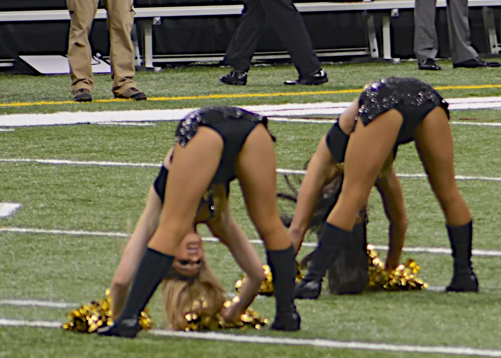 New Orleans Saints Saintsations Cheerleaders Bending Routine, 2013.