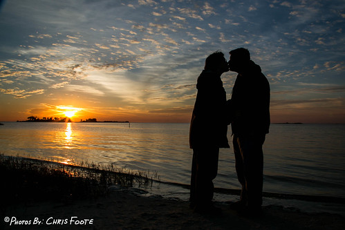 sunset beach water silhouette kiss sunsetkiss