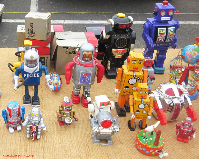 Robots Invade Local Swap Meet !!!!!!!!