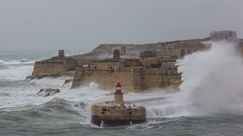 fortricasoli malta valletta breakingwaves breakwater gale grigal harbour heavyseas lantern roughsea waves windy