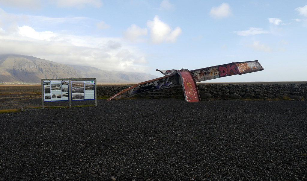 Skeiðará Bridge Monument