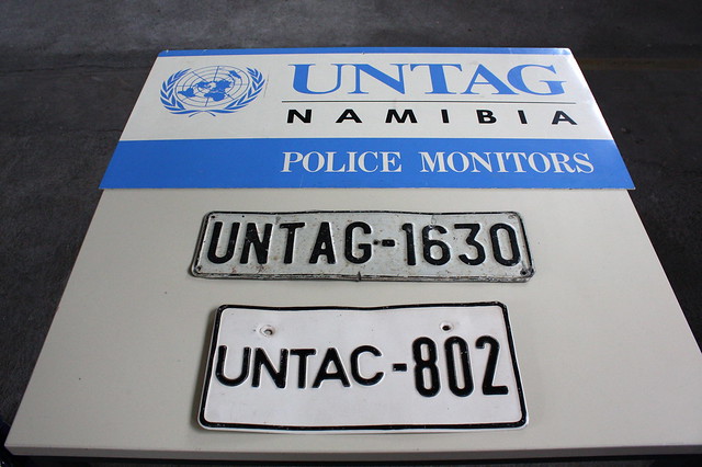 Bundespolizei: Schildersammlung vom UNTAC-Einsatz in Namibia im Aus- und Fortbildungszentrum Eschwege