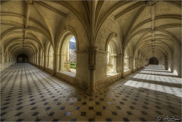 Fontevraud Abbey - the cloister 2012-08-12 100710