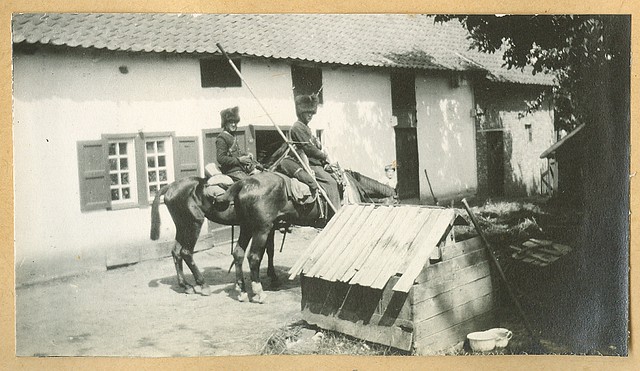Twee Belgische Gidsen te paard, augustus 1914 | Two Belgian Guides on horseback, August 1914