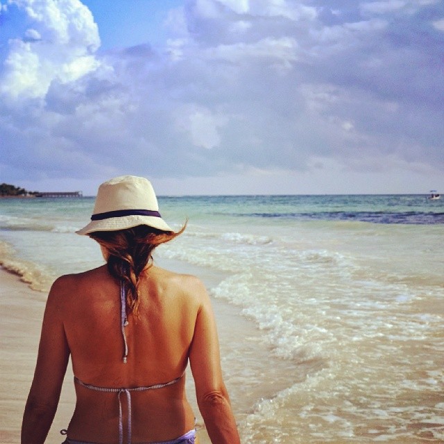A walk along the beach #mexico #grandpalladium #playadelcarmen #sea #sand #woman #hat #sky