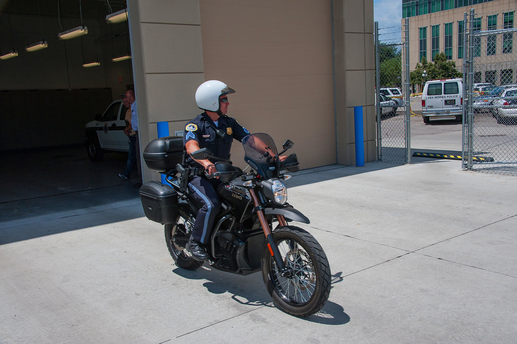Single Rider Police Unit ZERO Motorcycle Stops at the DMPD | A sales rep for the ZERO… | Flickr
