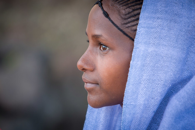 Ethiopie du nord: jeune femme à Lalibela.
