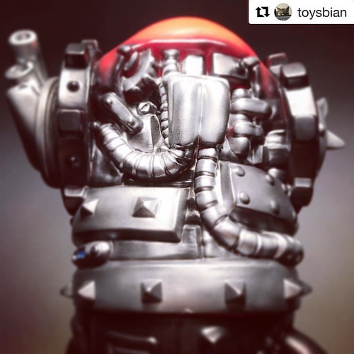 #Repost @toysbian with @repostapp ・・・ #duwa #toysbian #kaiju #sofvi #sofubi #toys #art #arttoy #vinyltoys #design #毒娃 | by 狂人日本玩具屋