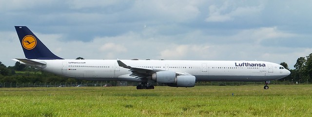 Airbus A340-642 Lufthansa 06-08-2013 003