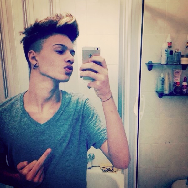 gayboy #boy #italian #selfie #guy #gay - a photo on Flickriver