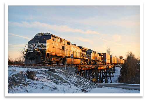 winter snow cold train ky arctic locomotive ge norfolksouthern bondville dieselelectric c409w ns9792 louisvilledistrict