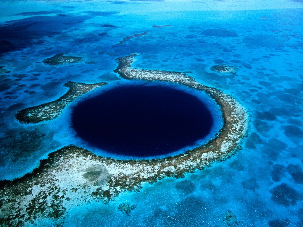 Belize: Blue Hole, an abyss of extraordinary charm