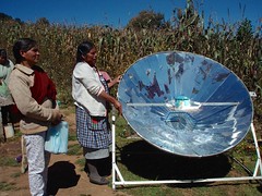 Solar cooking - Cocina solar; San Antonio de las Huertas, cerca de Santana Nichi, Estado de Mexico, Mexico