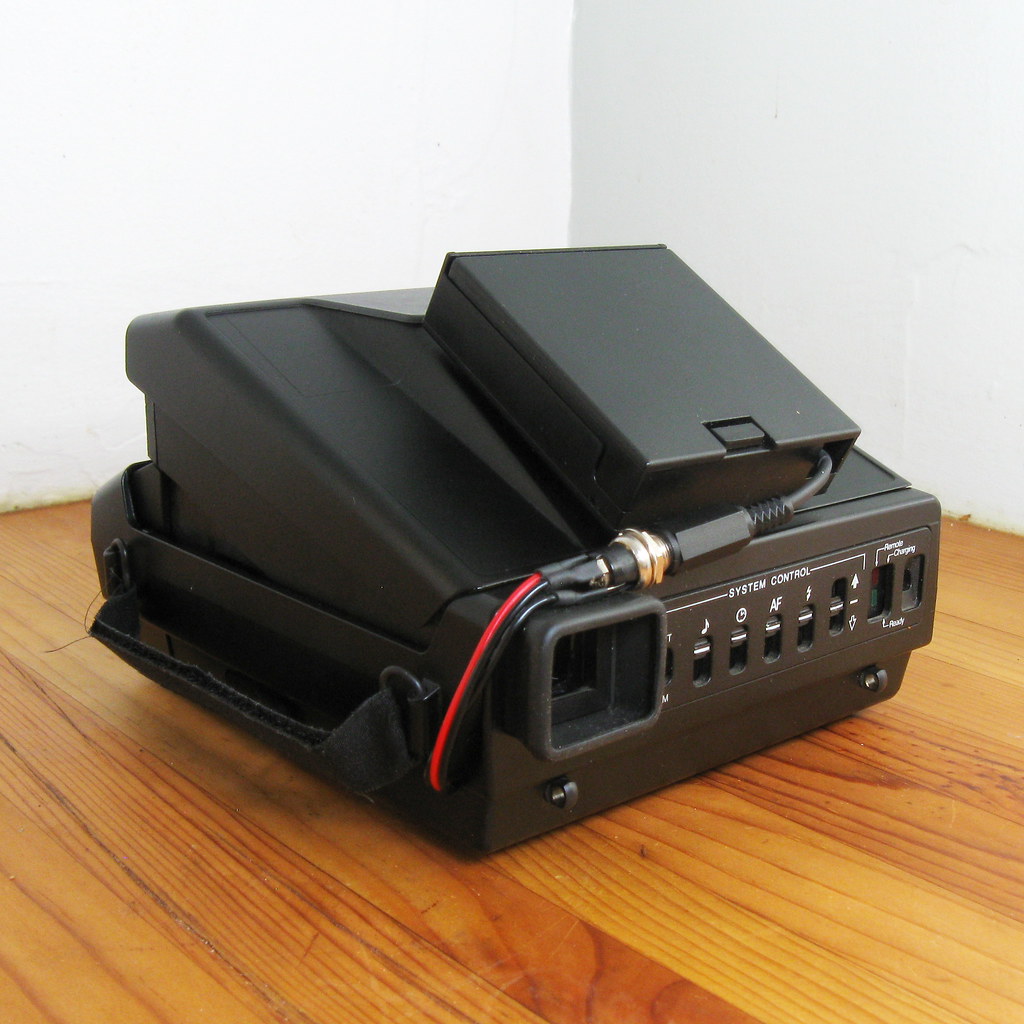 Compadecerse Brillante Norteamérica Polaroid Spectra modded with an external battery pack | Flickr