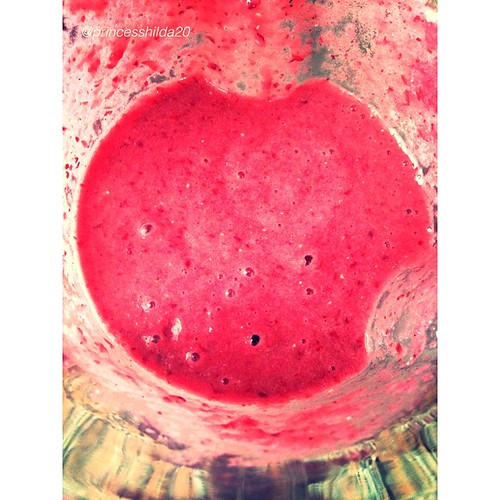 #Day4 #cleanprogram #thecleanprogram #detox #cleanse #love #berries #apple #hemphearts #breakfast #alejandrojunger #keepgoing #backontrack | by Princesshilda20
