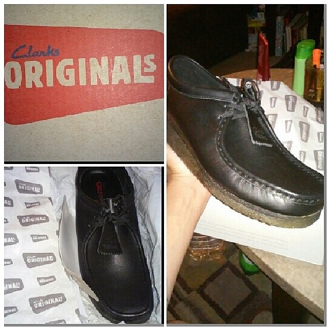 Just got them black on black #REAL Clarks Wallabee's in th… | Flickr