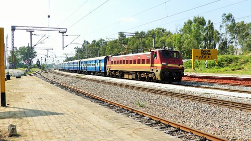 trainspotting railfanning indianrailways raildrishti railraoad railway railfan anga express yesvantpur bhagalpur icfrake tyakal rocky curve aggressive dusty lallaguda wap4