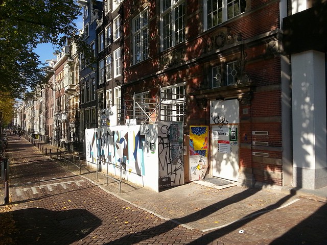 2016.10 - 'A close view on a small construction-site' - Amsterdam photos, in the sunlight of October- geotagged free urban picture, in public domain / Commons CCO; city photography in The Netherlands, Fons Heijnsbroek