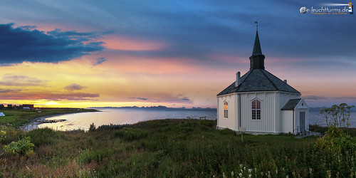 norway sunrise norge europa europe norwegen kirche sonnenaufgang 2x1 atlantik andøya vesterålen nordland dverberg norwegiansea norwegischesee