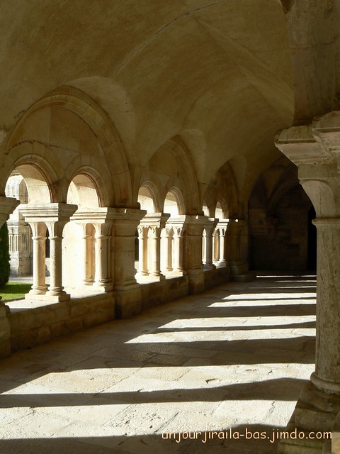 Abbaye de Fontenay cloître roman