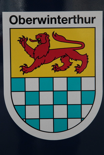 Gemeindewappen - Wappen der Gemeinde Oberwinterthur im Kanton Zürich der Schweiz an der SBB Lokomotive Re 450 002 - 1 mit Taufname Oberwinterthur mit ZVV - Zürcher S-Bahn Doppelstockzug