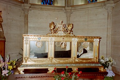Nevers - Incorrupt body of St Bernadette | St Bernadette arr… | Flickr