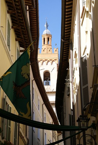 italien italy italia belltower townhall rathaus umbria palazzocomunale glockenturm umbrien foligno viacolombaantonietti