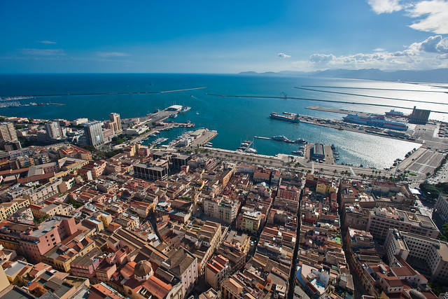 Cagliari in tutto il suo splendore dall'alto di 300 metri