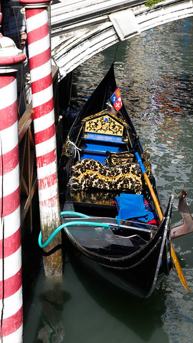 traditional venice gondola | One of the famous gondolas from… | Flickr