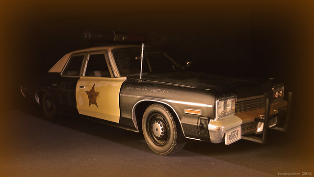 Police Car at Night - Dodge Monaco 74 (miniature car)