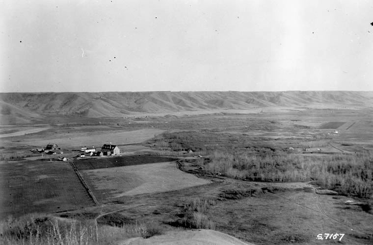 Marieval Mission, Cowesses Indian Residential School in Elcapo Creek Valley, Saskatchewan, 1923 / Mission de Marieval, Pensionnat indien de Cowesses, dans la vallée d’Elcapo Creek (Saskatchewan), 1923