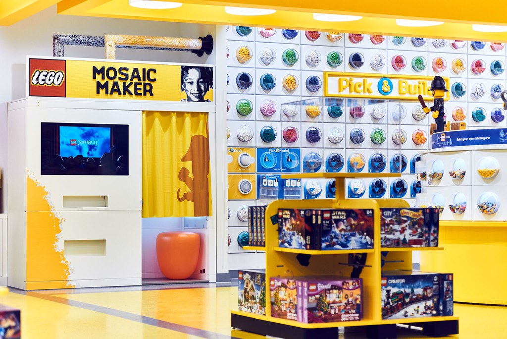 Inside the World's Largest LEGO Store 
