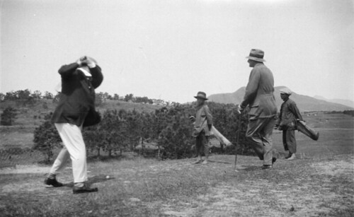 香港粉岭高尔夫球场－赤脚球童 1923 Hong Kong Golf in Fanling