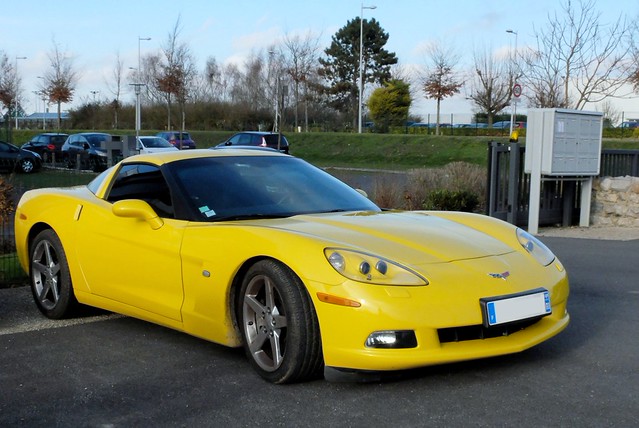 Bburago Chevrolet Corvette 1/24 - Modèle Réduit Jaune, M31527, Pour Enfants 3 Ans Et Plus