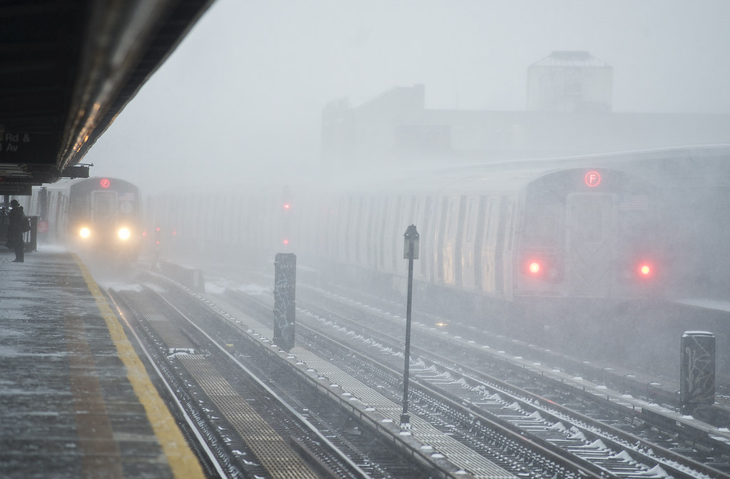 Snow Storm: January 21, 2014 | G train on left arrives at Di… | Flickr