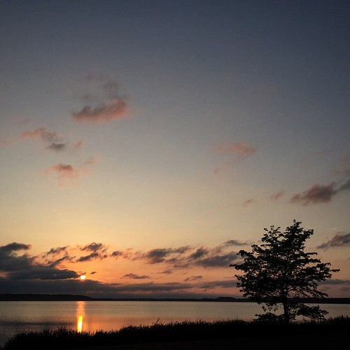 本日の盛りすぎな夕陽 #盛りすぎな夕陽 #夕陽 #クッチャロ湖 #帰りたくない by jour13, square squareformat iphoneography instagramapp uploaded:by=instagram
