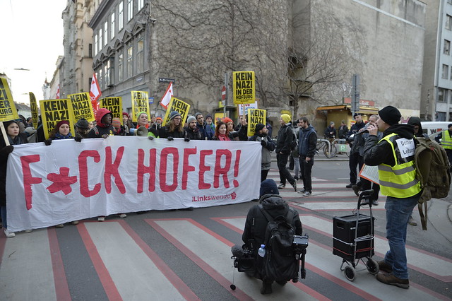 “1. F*uck Hofer Demo“ am Tag vor der Bundespräsidentenwahl 2016 in #Wien #bpw16