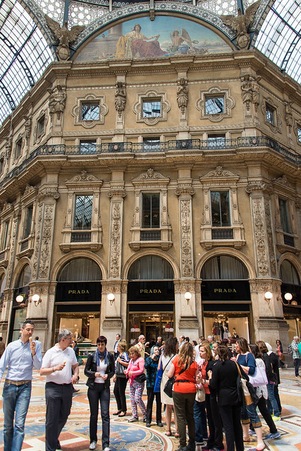 Combining sightseeing & shopping in Milan