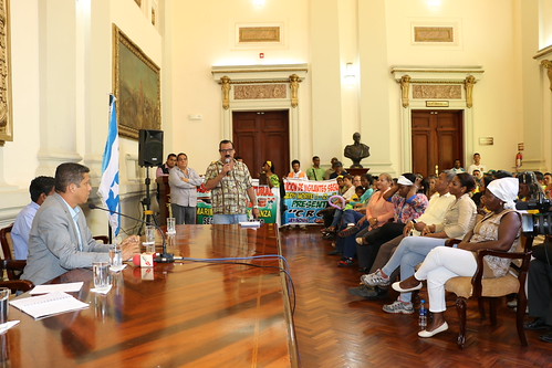 Representantes de organizaciones sociales exponen su manifiesto de desacuerdo con expresiones de alcalde. | by Gobernación del Guayas