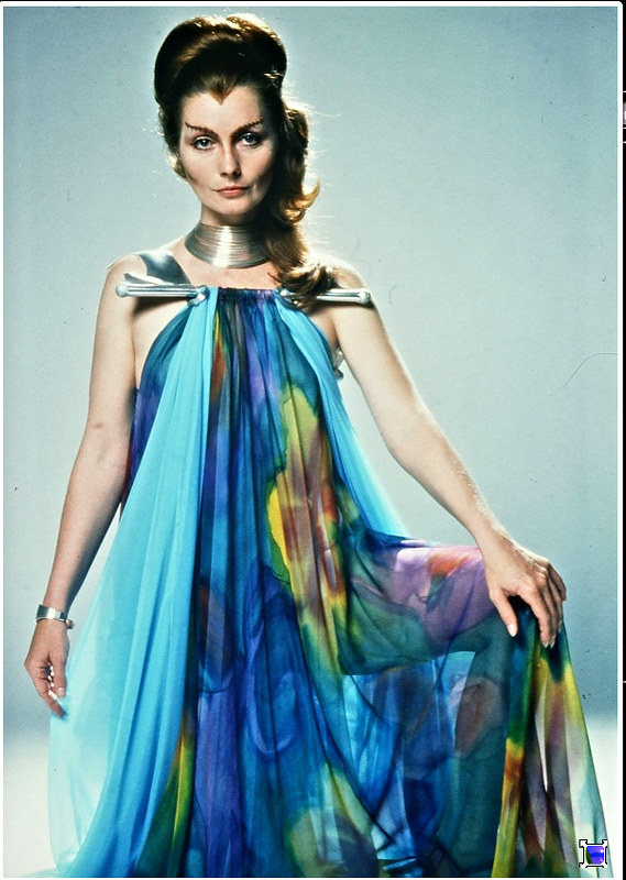CATHERINE SCHELL JAMES BOND FILM ACTRESS SIGNED COLOUR PHOTO DISPLAY 