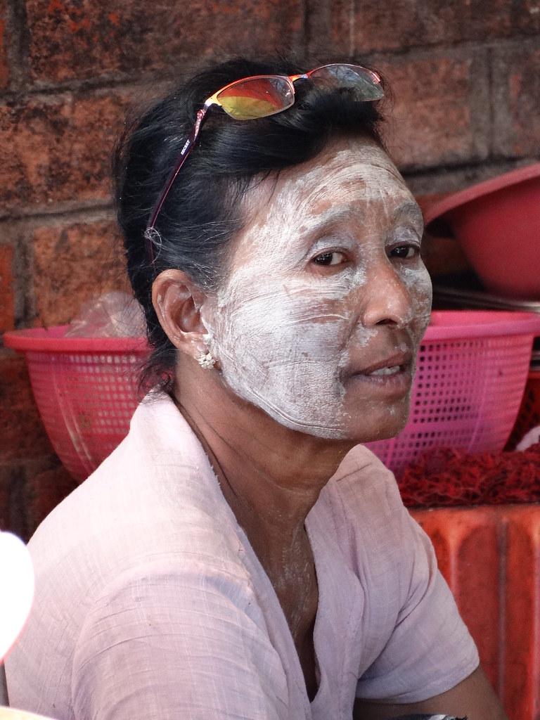Market Woman with Thanaka (Cosmetic Chalk) - Yangon - Myanmar (Burma) - 01