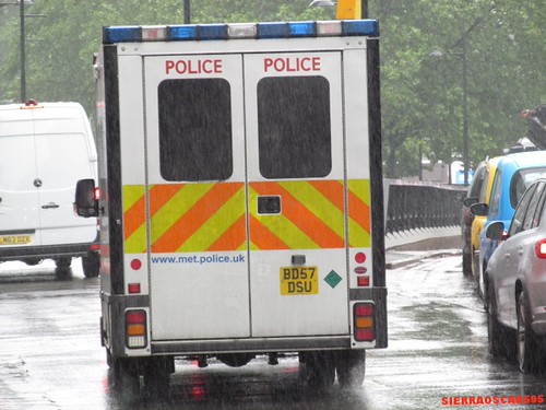 Metropolitan police-Mercedes Benz sprinter-Territorial support group-personnel carrier-Public order van-BD57 DSU-AKT | by Sierraoscar595