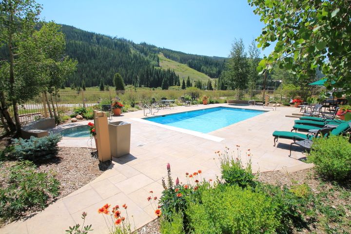Heated Pool and Two Hot Tubs Mountainside