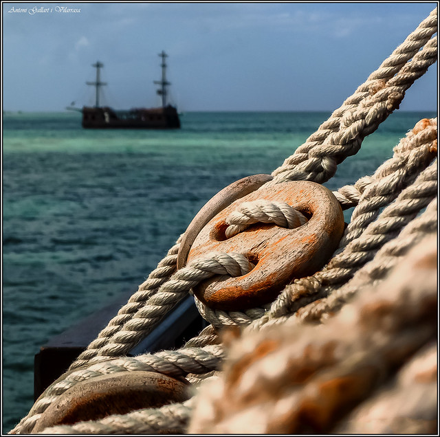 Cordes vaixell pirata. - Strings pirate ship. Punta Cana. (Dominican Republic)