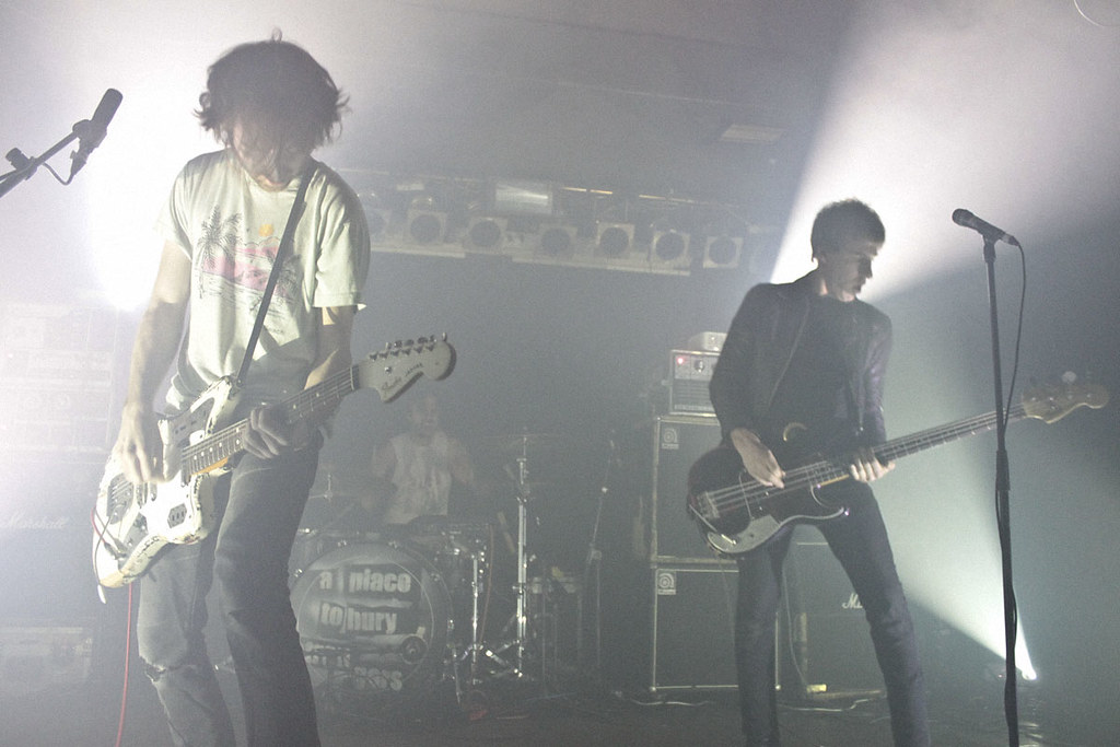 A PLACE TO BURY STRANGERS + BAMBARA – RAZZMATAZZ