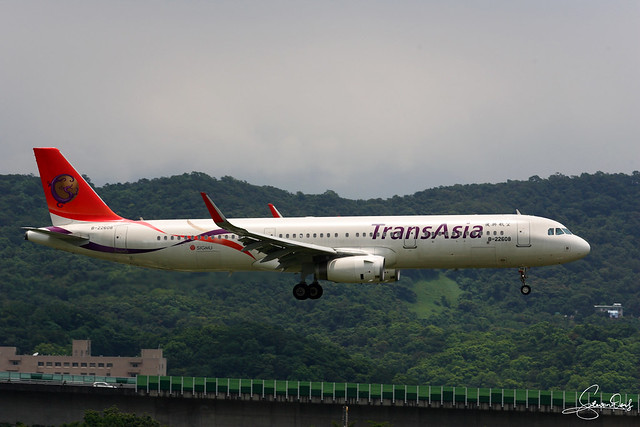 TransAsia Airways Airbus A321-231 B-22608