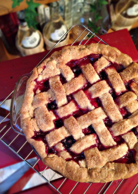 2016-9-23 Blueberry-raspberry whole wheat crust pie