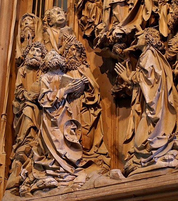 Creglingen, Herrgottskirche, Marienaltar von Tilman Riemenschneider, Mariä Himmelfahrt, linke Apostelgruppe (St. Mary's Altar, Assumption of Mary, L.H. group of apostles)